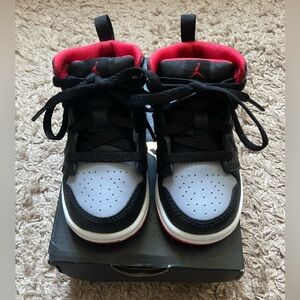 Jordan 1 Mid
